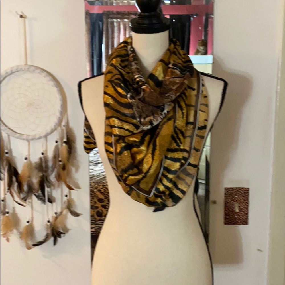 🌻🌻Tiger 🐅 print  scarf